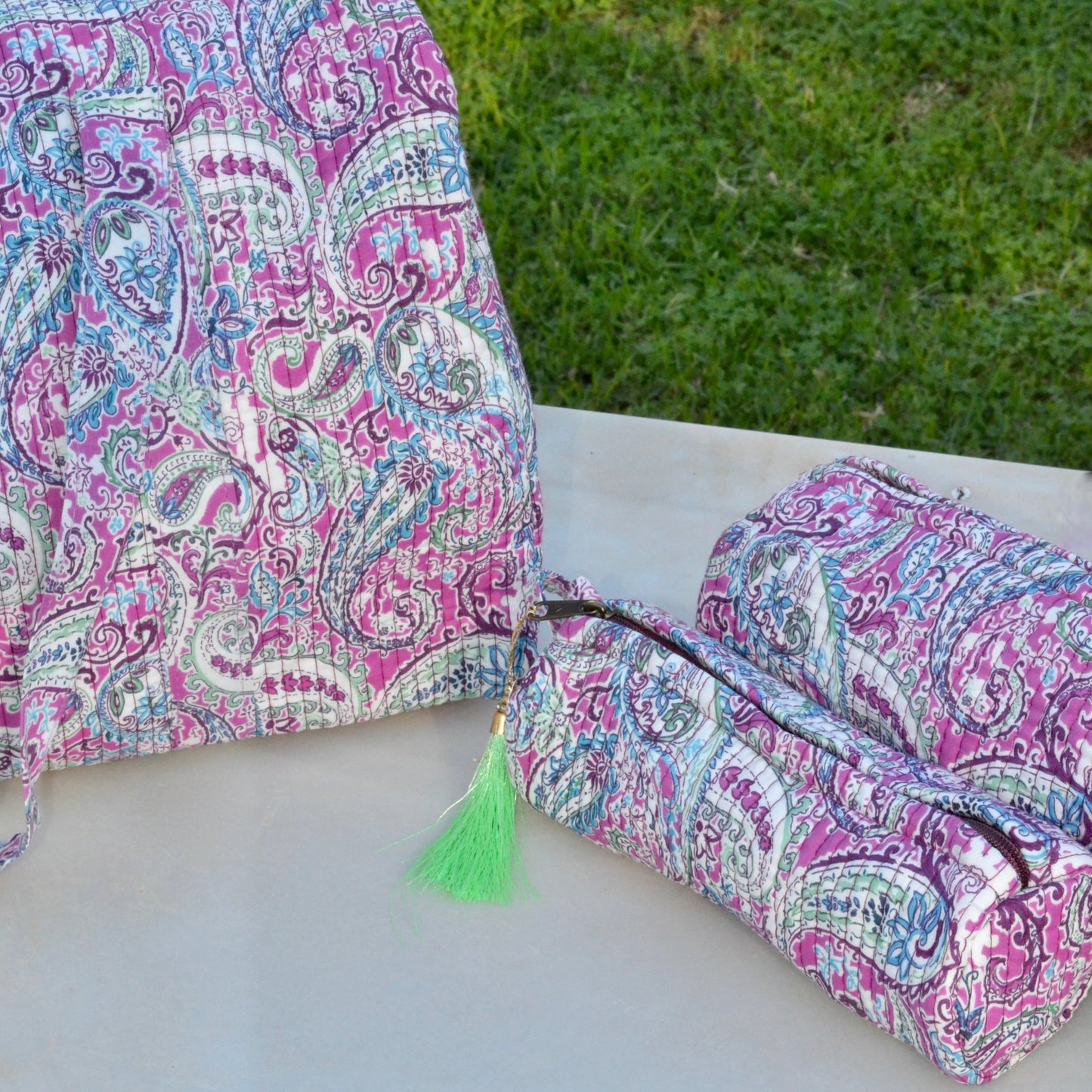 Kulturbeutel mit Blockdruckmotiv, violette Blütenblätter (3 Größen)