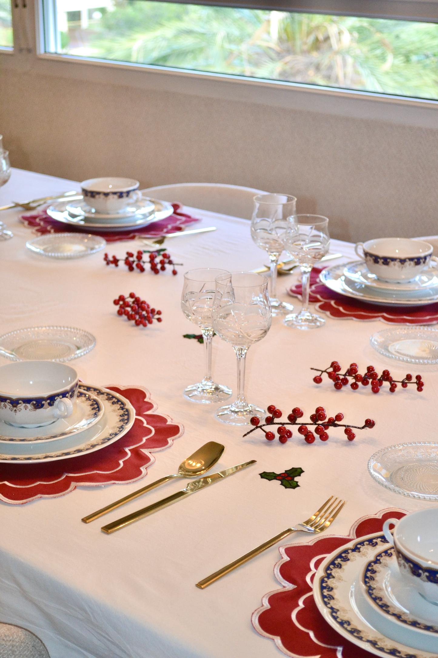 Holly Christmas Set and Burgundy Individual