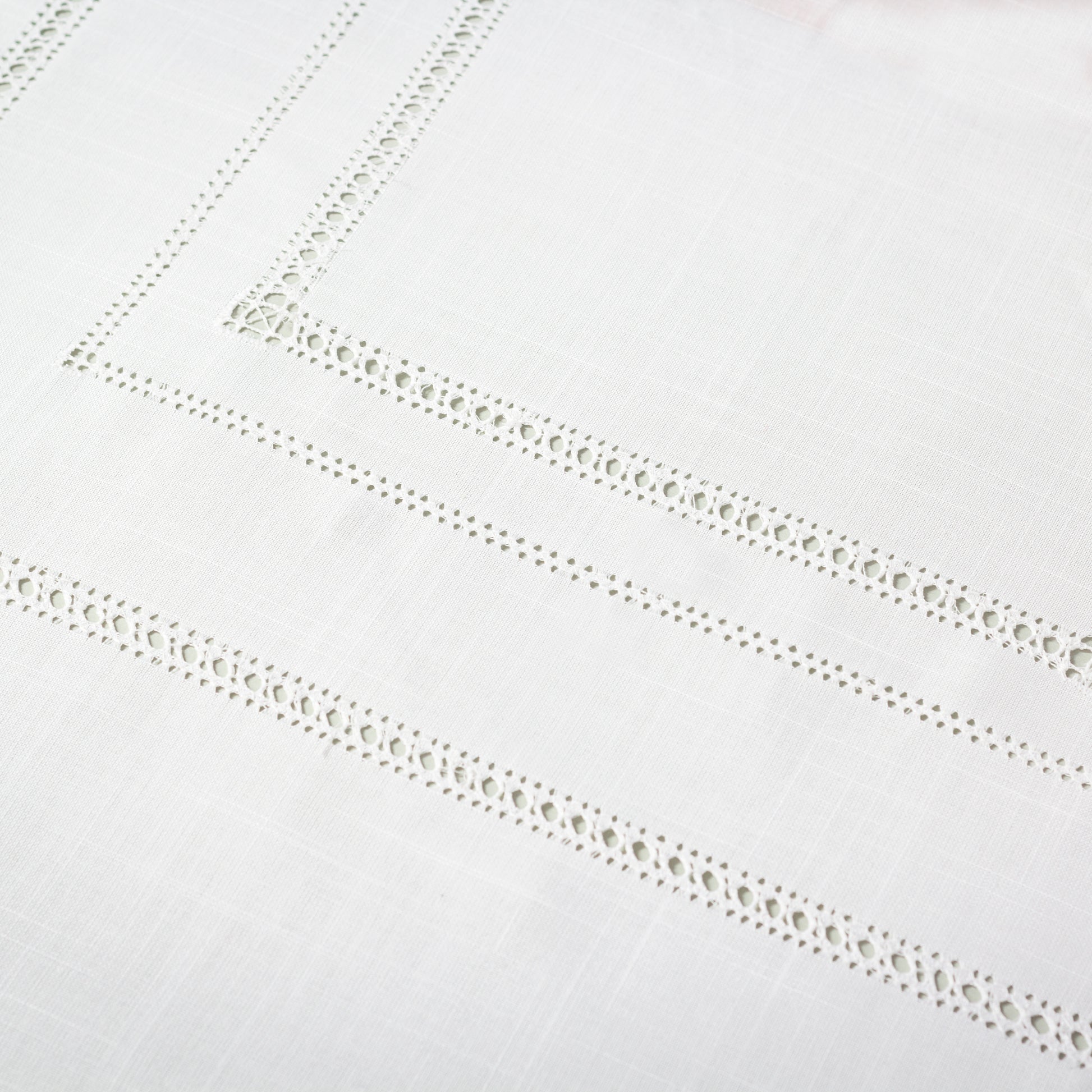 Mantel Vainicas - Bengui's Home